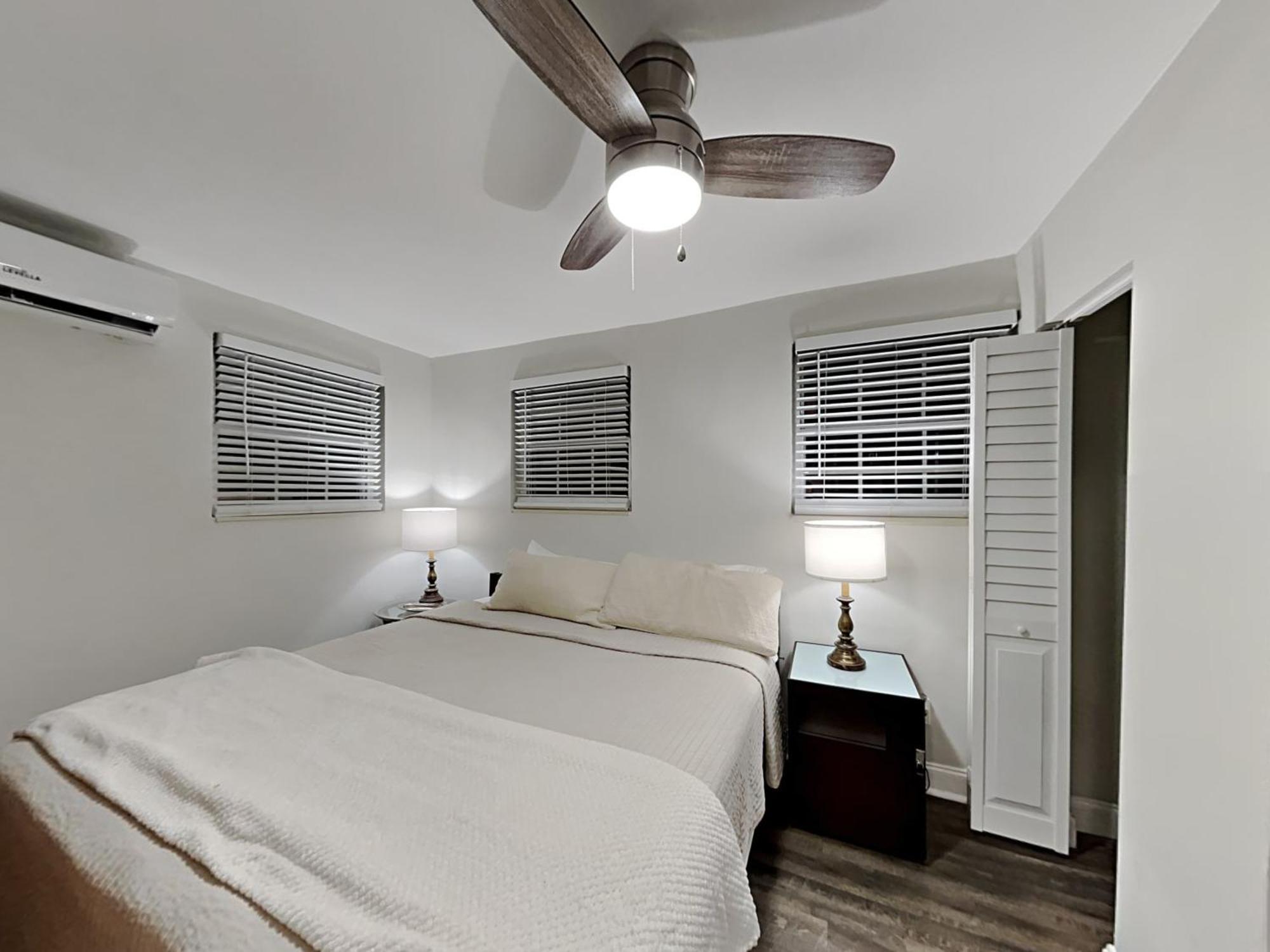 Private Rooms At Miami Centrally Located With Free Parking Exterior photo