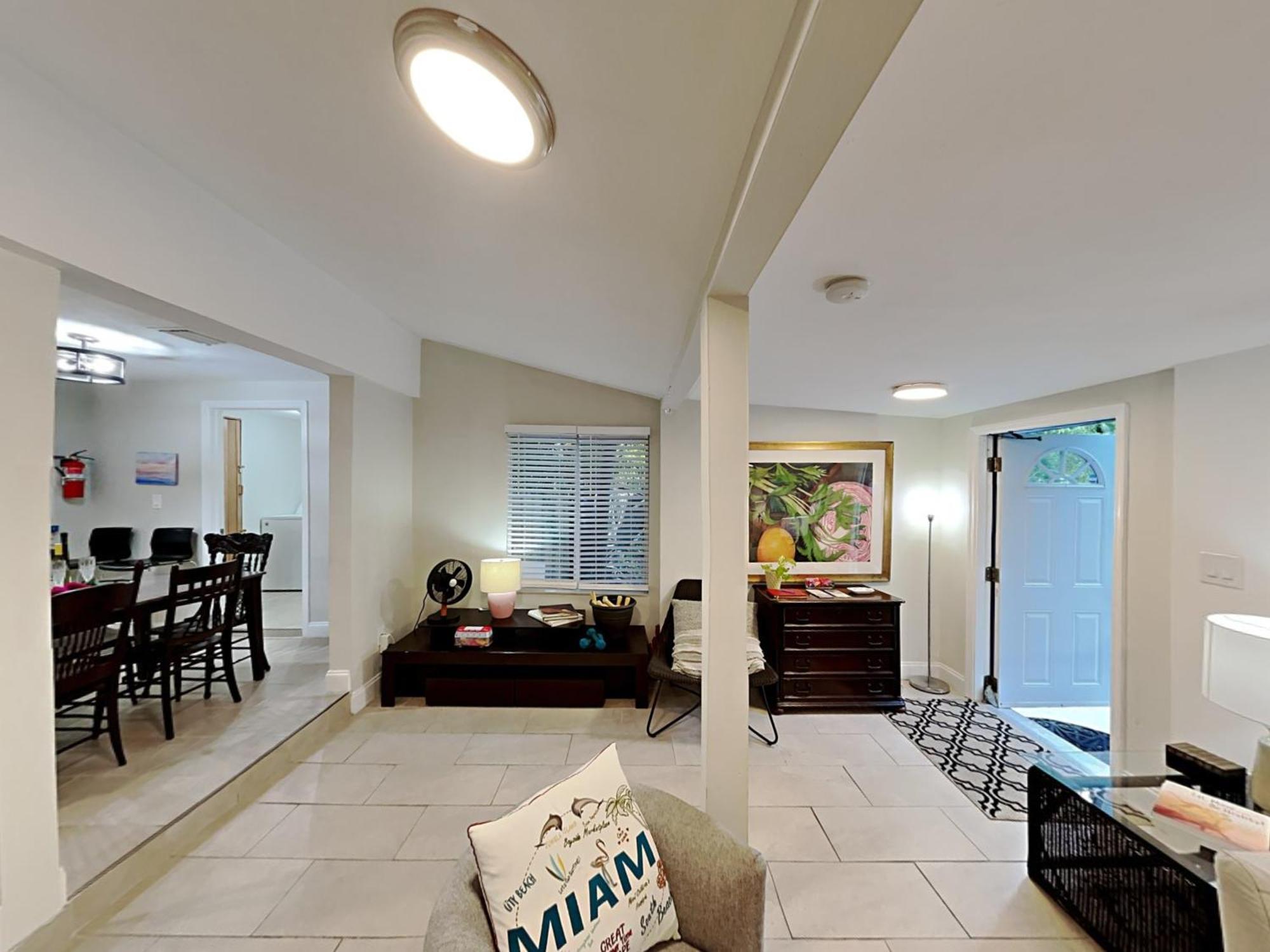 Private Rooms At Miami Centrally Located With Free Parking Exterior photo