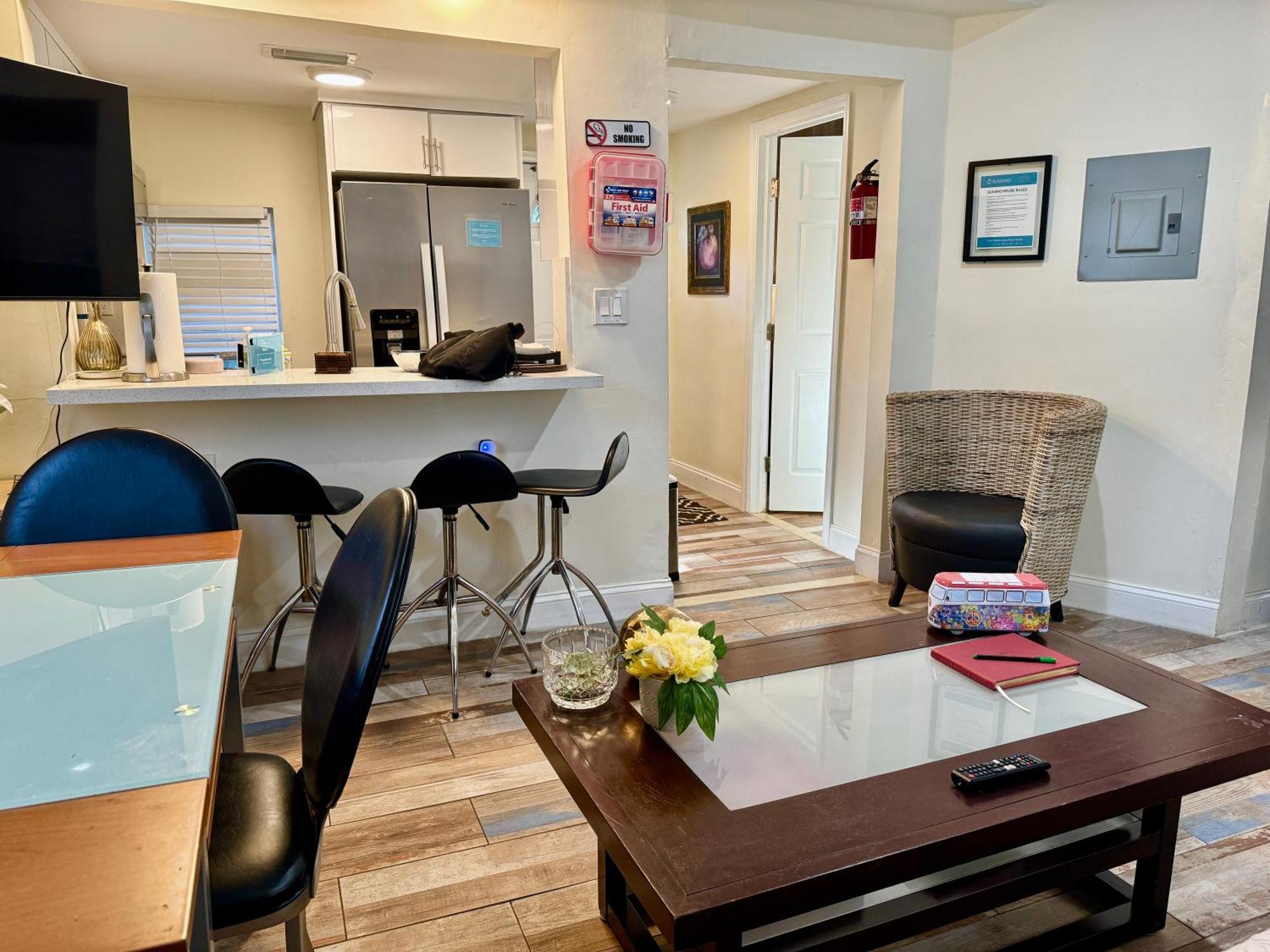 Private Rooms At Miami Centrally Located With Free Parking Exterior photo