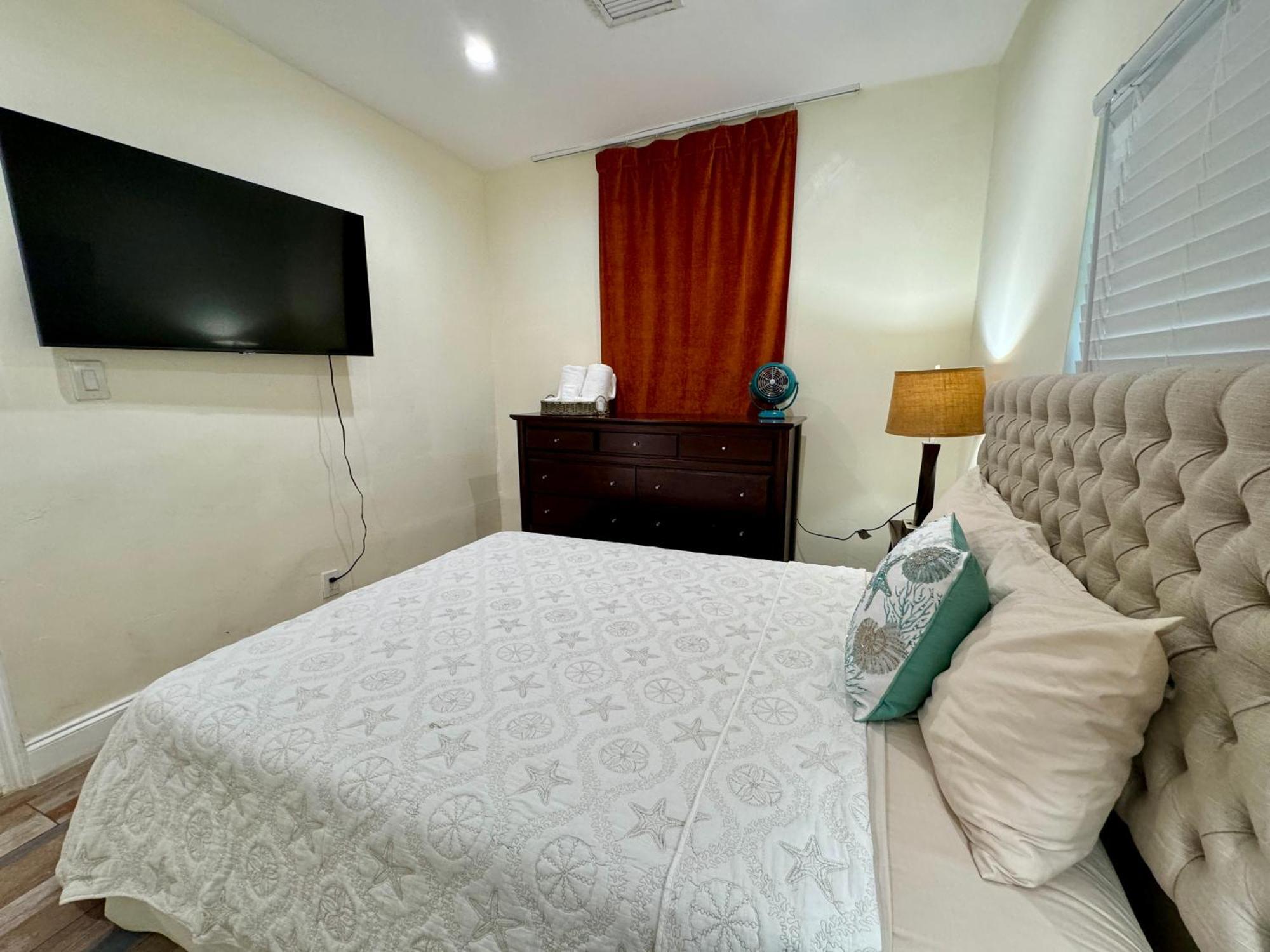 Private Rooms At Miami Centrally Located With Free Parking Exterior photo