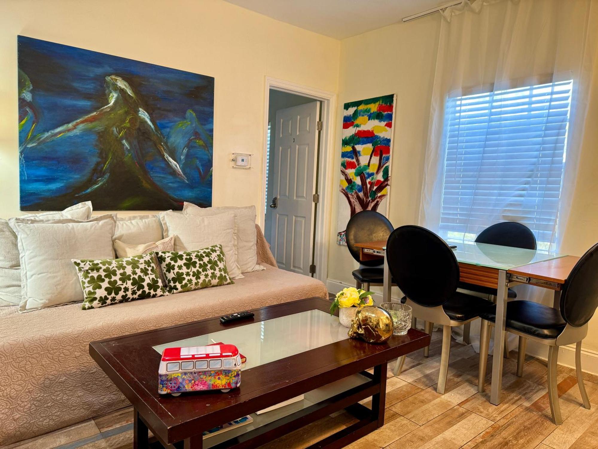 Private Rooms At Miami Centrally Located With Free Parking Exterior photo