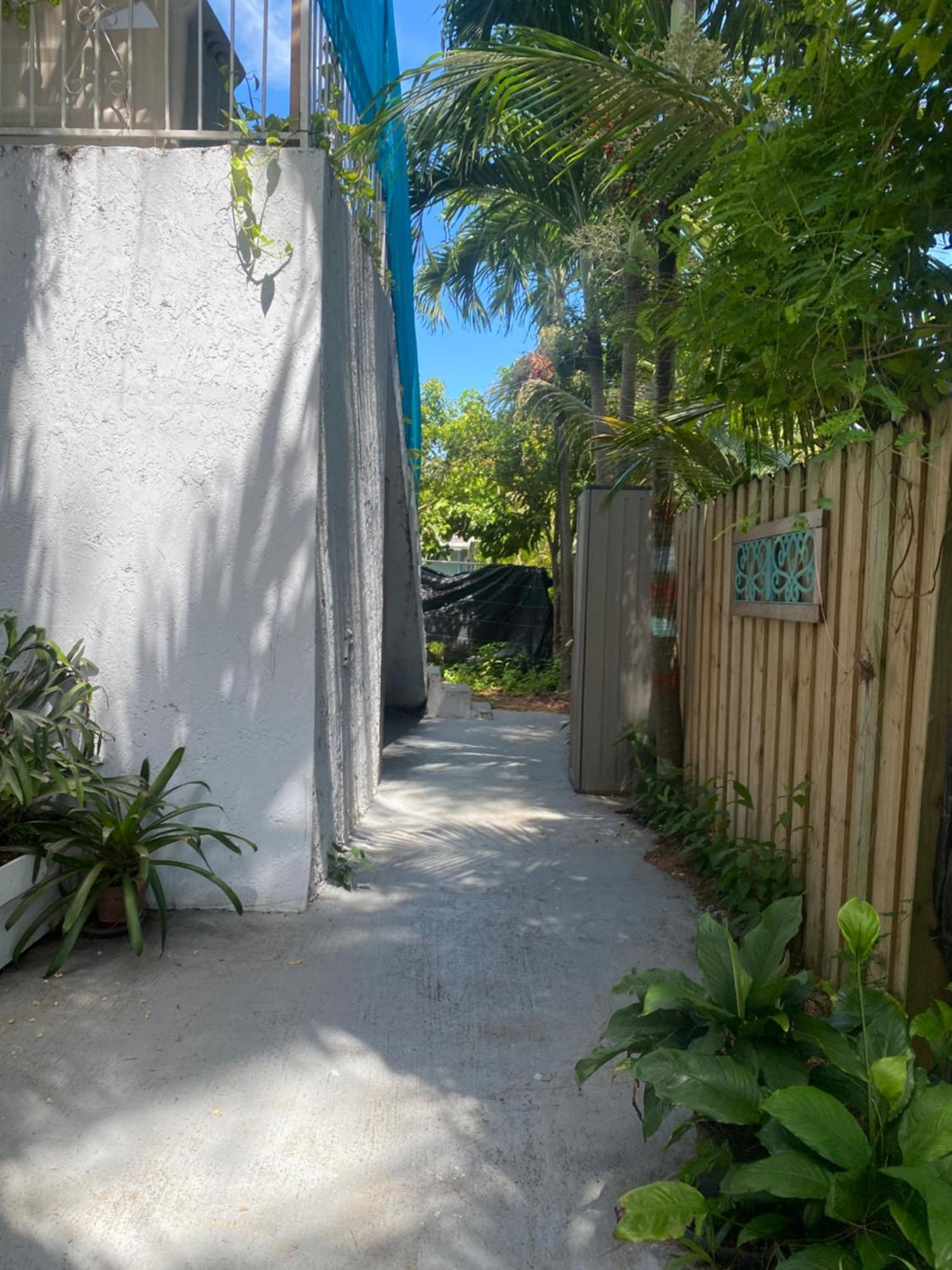 Private Rooms At Miami Centrally Located With Free Parking Exterior photo